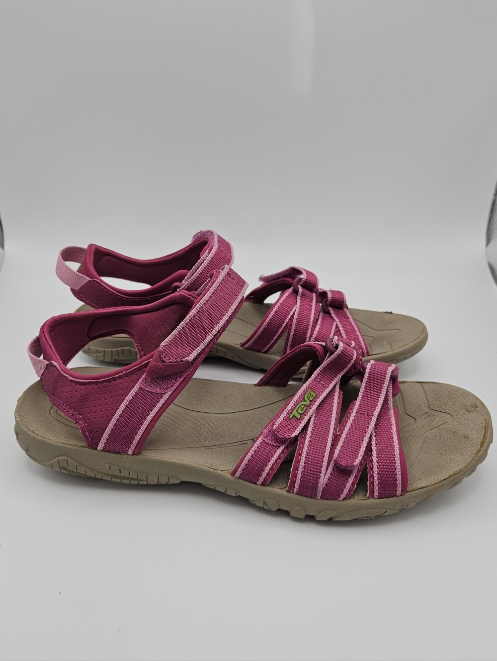Teva Tirra Sport bright pink sandals size 5.5